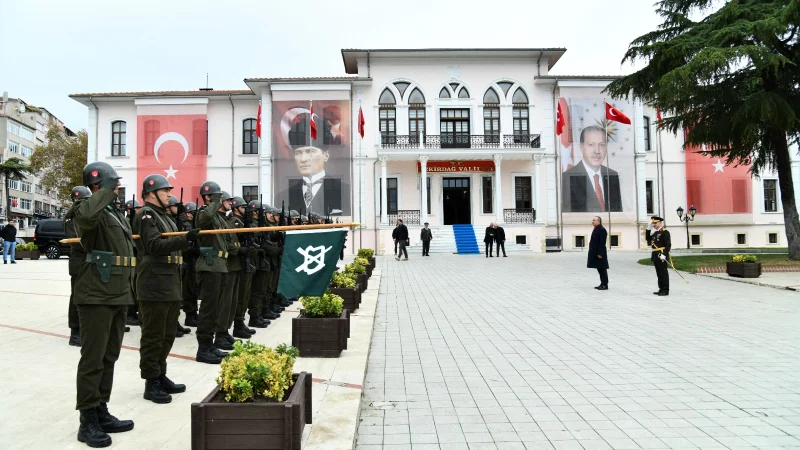 Tekirdağ'da 29 Ekim Cumhuriyet Bayramı Kutlamaları Çelenk Sunma Töreniyle Başladı