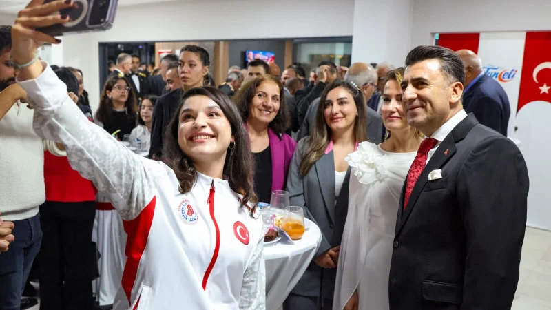 Tunceli'de Cumhuriyet Bayramı Kabul Töreni Düzenlendi