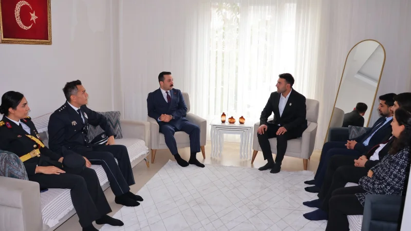 Uzundere Kaymakamlığından Cumhuriyet Bayramı'nda Şehit ve Gazi Ailelerine Ziyaret