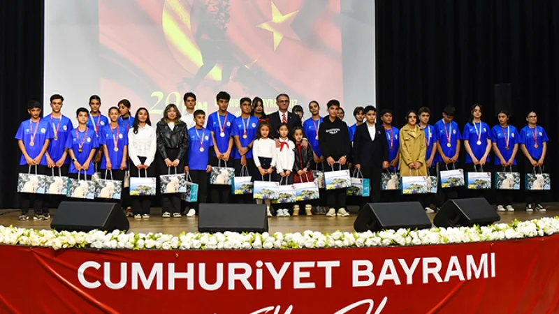 Van'da 29 Ekim Cumhuriyet Bayramı Coşkuyla Kutlandı