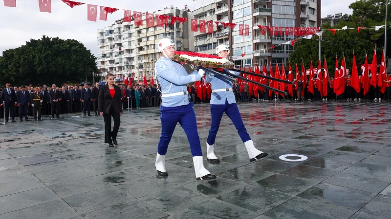 Antalya Altın Portakal Film Festivali'nde Yarışma Heyecanı ve Film Forum Söyleşileri Sürüyor