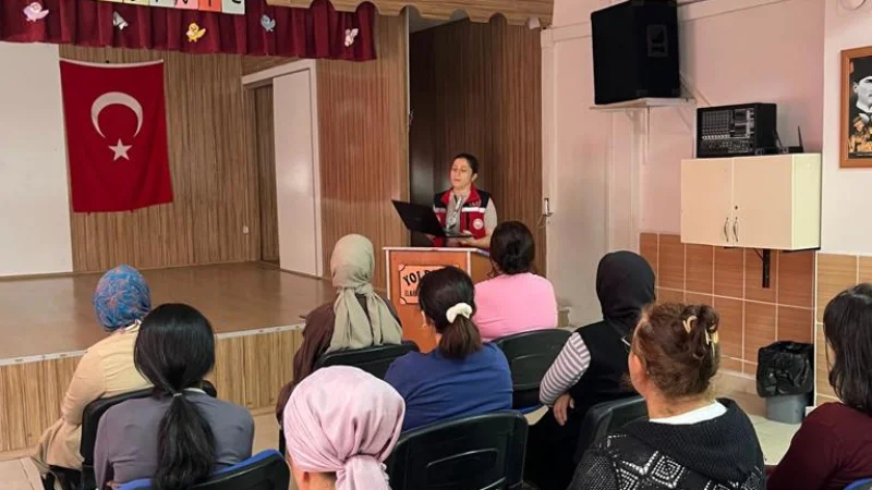 Artvin'de Velilere Yönelik 'Aile İçi İletişim' Eğitimi