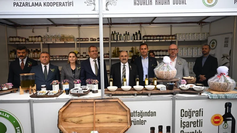 Balıkesir'de 21. Ayvalık Uluslararası Zeytin Hasat ve Turizm Festivali Başladı
