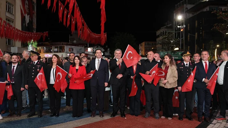 Bulancak'ta 29 Ekim Cumhuriyet Bayramı Coşkusu Fener Alayı Yürüyüşüyle Kutlandı