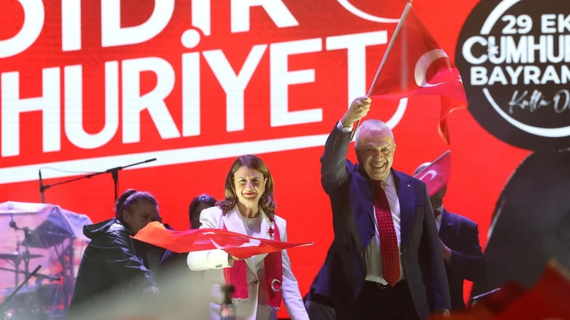 Bursa'da Binlerce Vatandaş Cumhuriyet’in 103’üncü Yılında Yürüdü