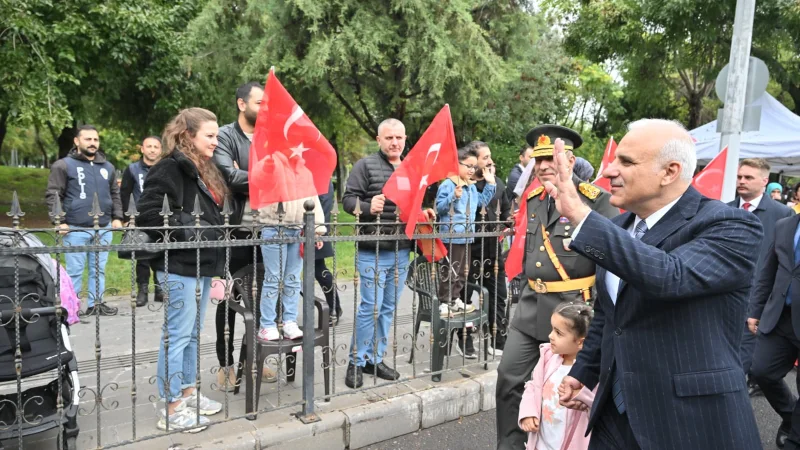 Diyarbakır'da 29 Ekim Cumhuriyet Bayramı Coşkuyla Kutlandı