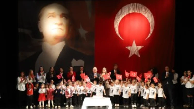 Eskişehir'de Es Çocuk Evi Öğrencilerinden Cumhuriyet Bayramı Gösterisi