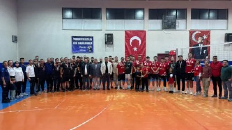 Gediz'de 29 Ekim Cumhuriyet Kupası Voleybol Turnuvası Sona Erdi