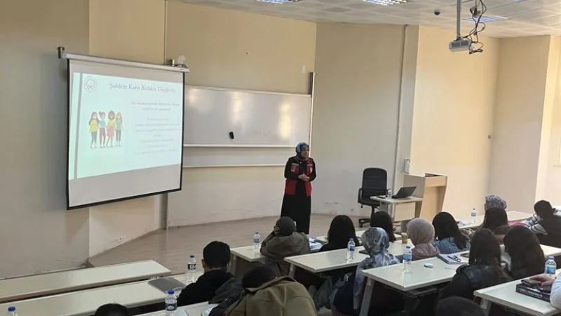 Gümüşhane'de Üniversite Öğrencilerine 'Sağlıklı Yaşam ve Güvenli İlişkiler' Eğitimi