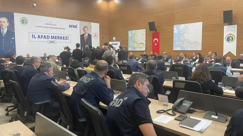 İzmir'de 30 Ekim Depremi'nin yıl dönümünde anma ve tatbikat gerçekleştirildi