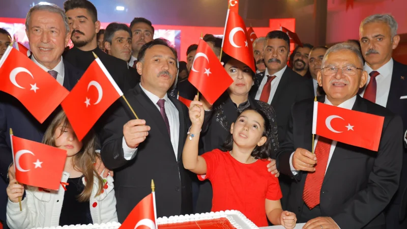 Kayseri'de Cumhuriyet'in 103. Yıl Coşkusu Resepsiyonla Kutlandı