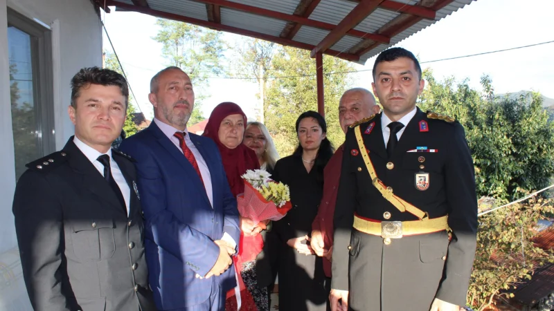Keşap'ta Şehit Çetin Özkaya'nın Ailesine Yıl Dönümü Ziyareti