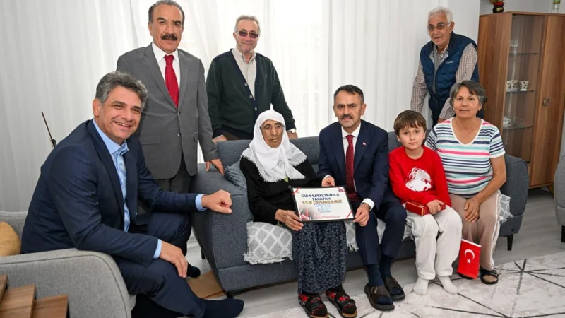 Kocaeli Protokolü, Kartepe'deki Cumhuriyet Yaşıtı Çınarları Ziyaret Etti