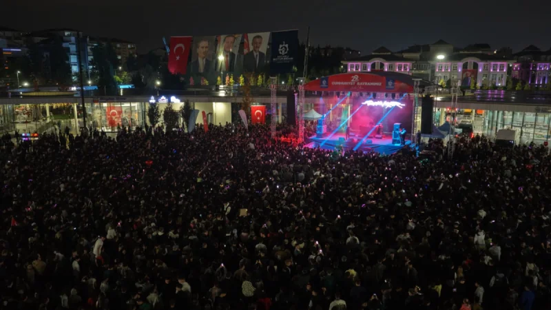 Kocaeli'de Cumhuriyet’in 103. Yıl Dönümünde Sagopa Kajmer Rüzgarı