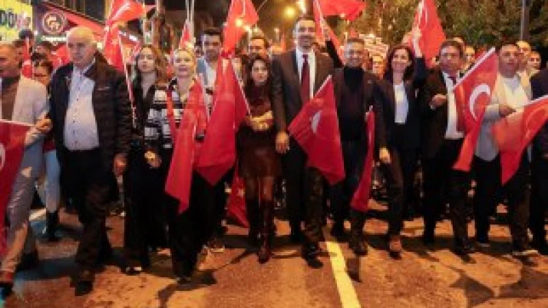 Manavgat’ta Cumhuriyet Bayramı Coşkusu Bulutsuzluk Özlemi Konseriyle Sürdü