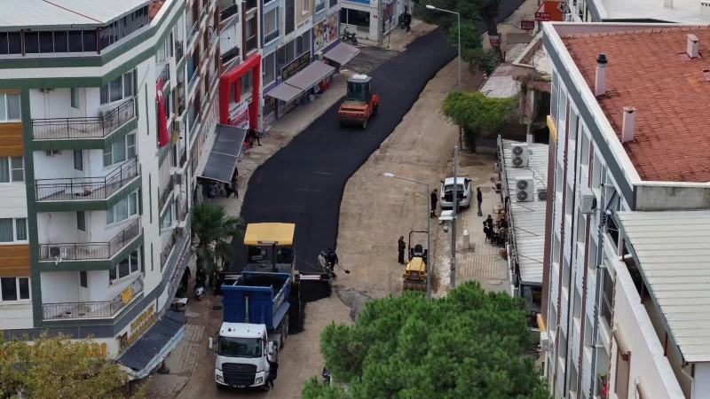Manisa'da Muradiye Mahallesi'nde Sıcak Asfalt Mesaisi