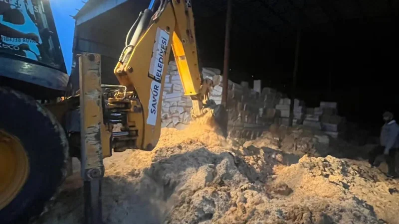 Mardin Savur'da Hayvan Çiftliğinde Çıkan Yangına Ekiplerden Müdahale Desteği