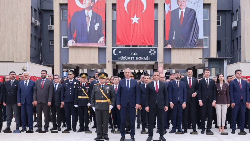 Mardin'de 29 Ekim Cumhuriyet Bayramı Coşkusu: Atatürk Anıtı'na Çelenk Sunuldu