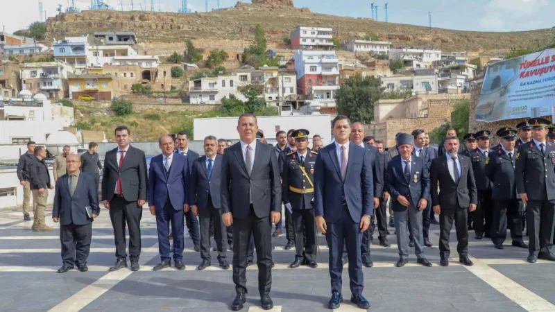 Mardin'in Savur İlçesinde Cumhuriyet'in 103. Yılı İçin Çelenk Sunma Töreni Düzenlendi