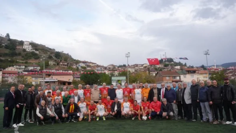 Niksar Belediyespor'un 100. Yılında Efsane İsimler Yeşil Sahada Buluştu