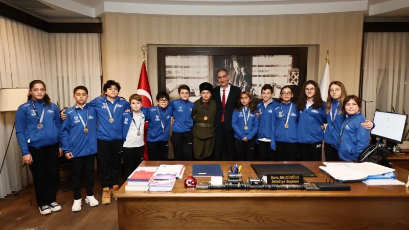 Silivri Belediyesinin Başarılı Yüzücüleri Makamda Ödüllendirildi