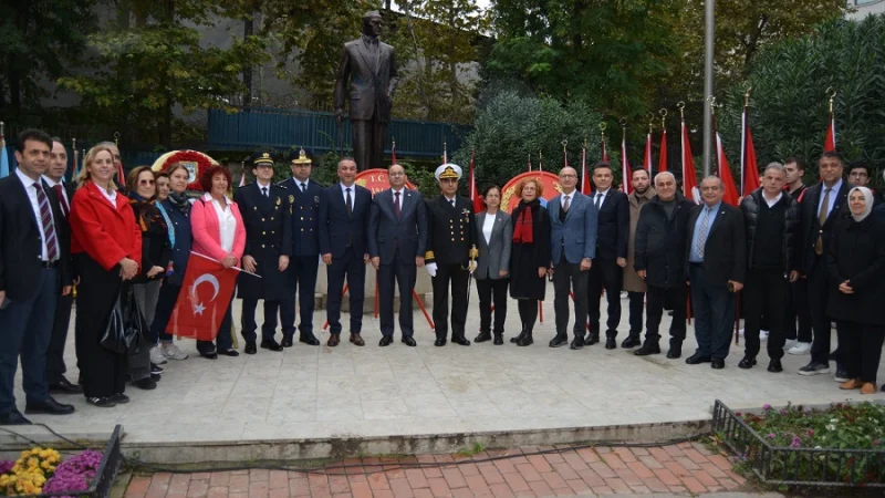 Şişli'de 29 Ekim Cumhuriyet Bayramı Dolayısıyla Çelenk Sunma Töreni Düzenlendi