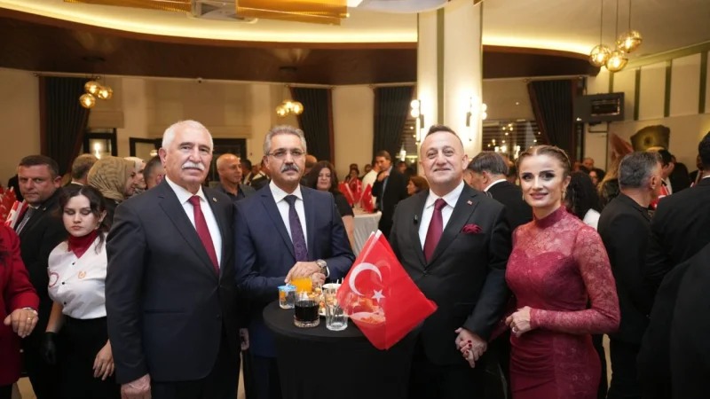 Tokat'ın Turhal İlçesinde 29 Ekim Cumhuriyet Bayramı Coşkusu Onur Gecesiyle Kutlandı