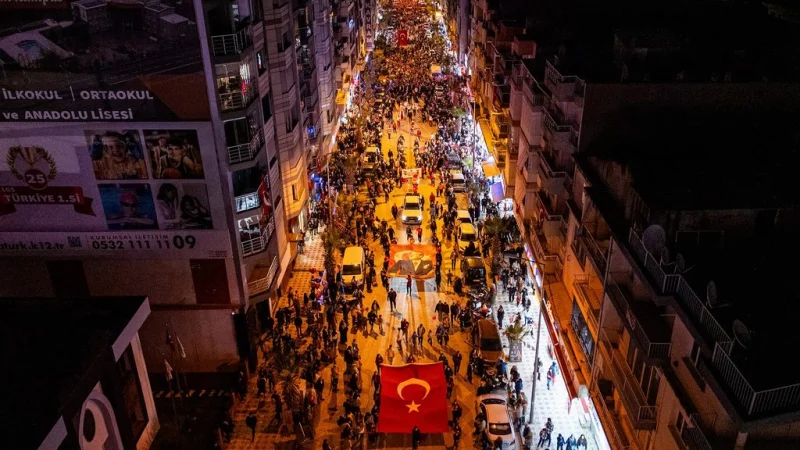 Turgutlu'da 29 Ekim Coşkusu: Kortej Yürüyüşü ve Işın Karaca Konseri