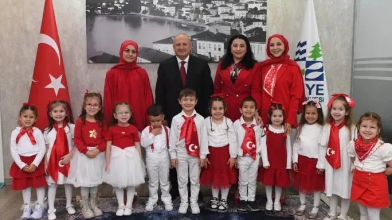 Ünye'de Minik Öğrencilerden 29 Ekim Kapsamında Belediye Ziyareti
