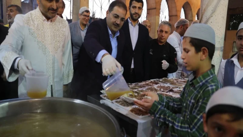 Haliliye’de Geleneksel Tirit İkramı Binlerce Vatandaşı Aynı Sofrada Buluşturdu